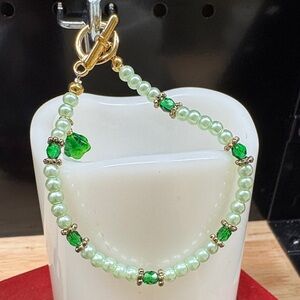 Simply Elegant Green Pearl and Green Beaded Bracelet 2/$22
